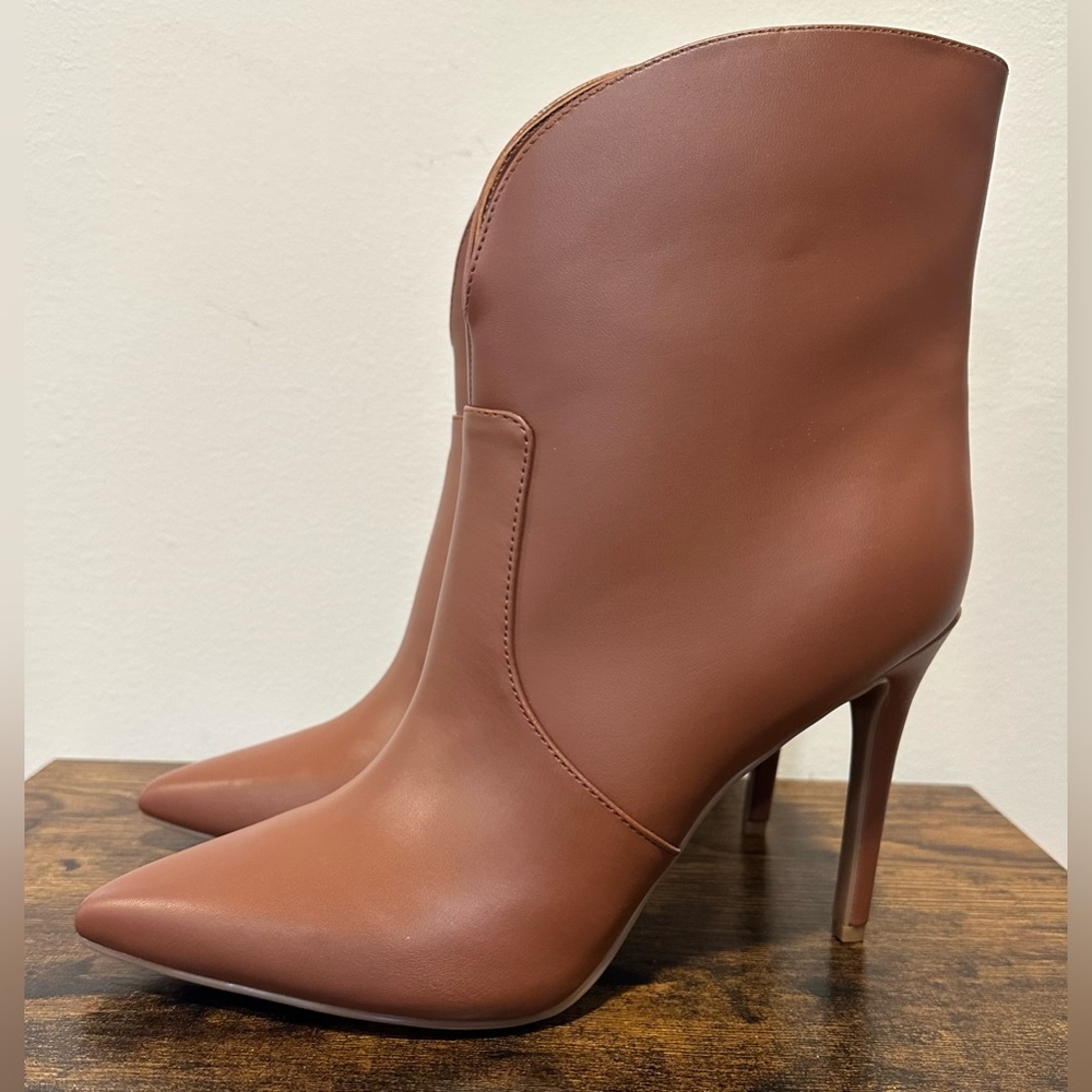 Nine West Women’s Tunes Medium Brown High Heeled Ankle Boot NWT Size 10